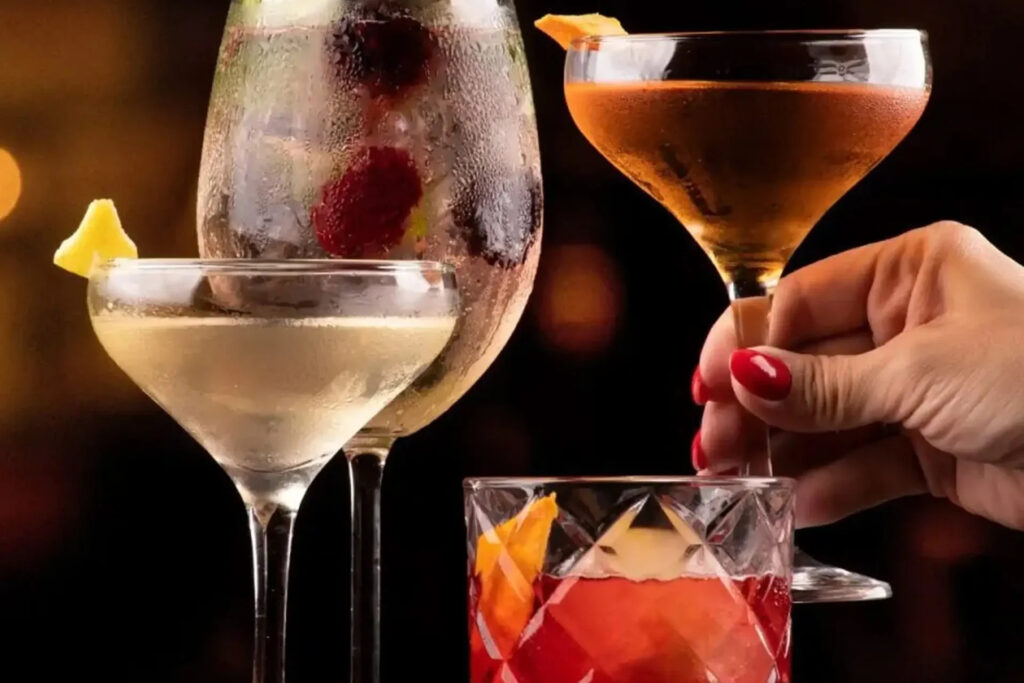 NoHo Bar and Grill happy hour in Ras Al Khaimah serving drinks and sharing platters